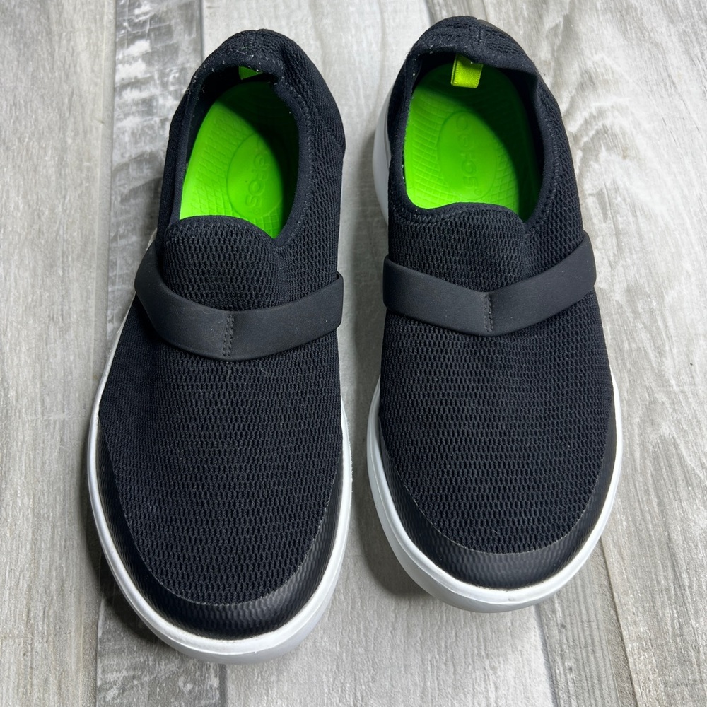 OOFOS OOmg Low White Black US 7 / EU 38 Slip On Sneaker Recovery Shoe